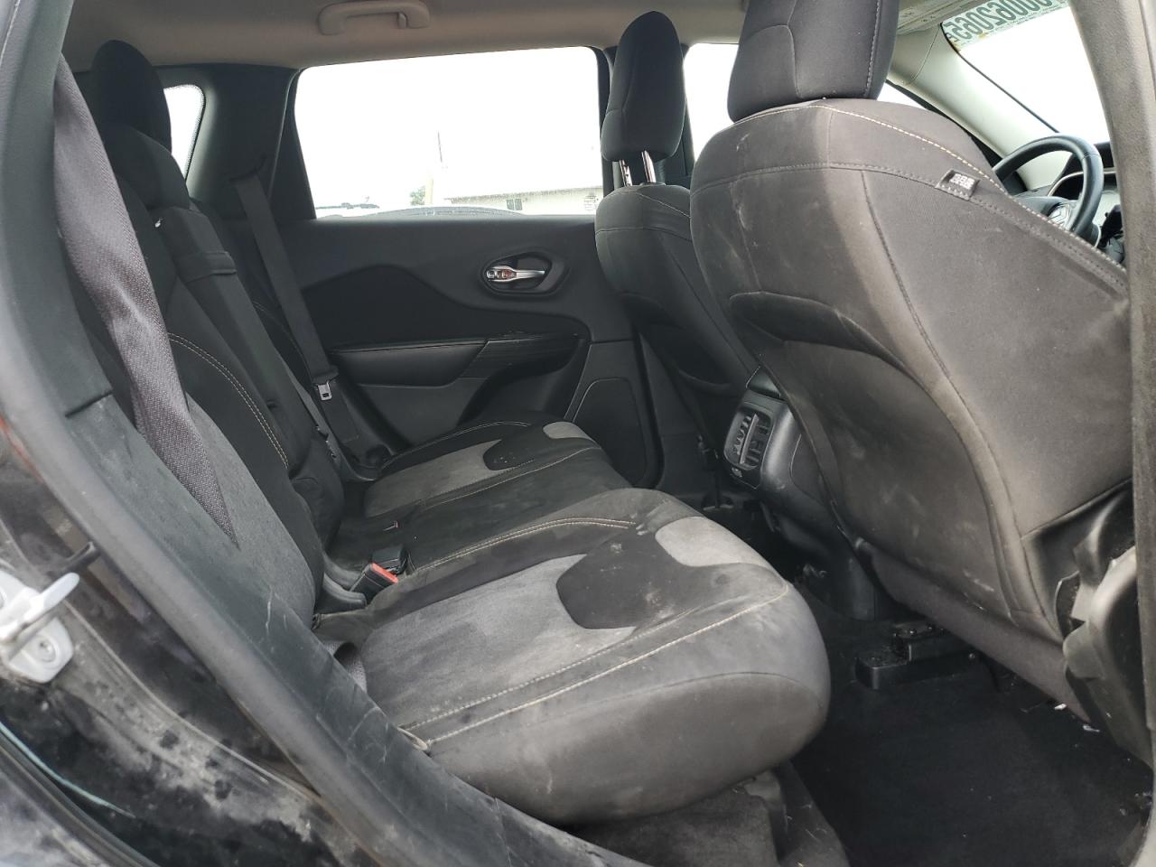 2014 Jeep Cherokee Latitude VIN: 1C4PJLCS3EW105162 Lot: 80062065