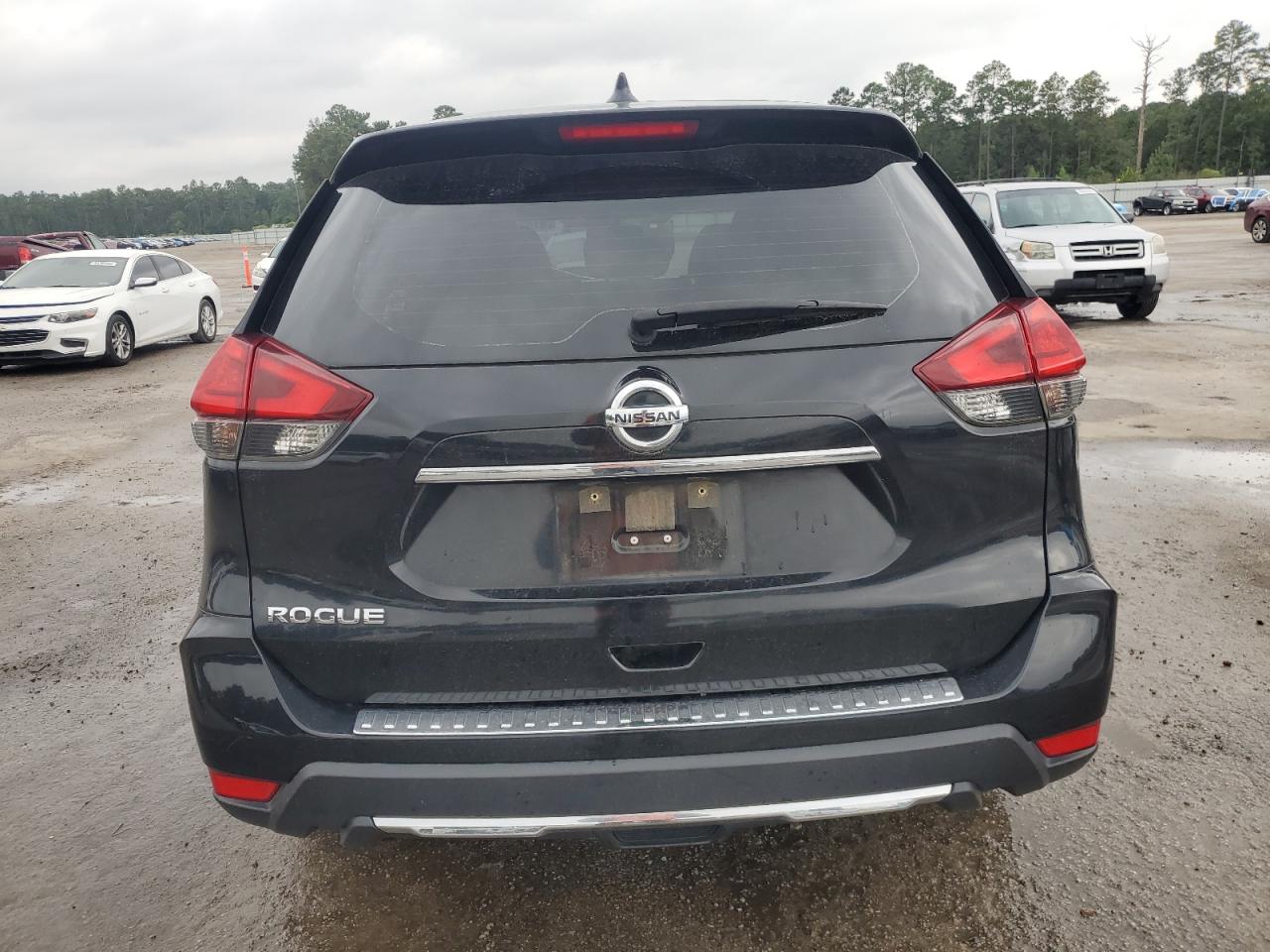 2017 Nissan Rogue S VIN: JN8AT2MT2HW130158 Lot: 81933665