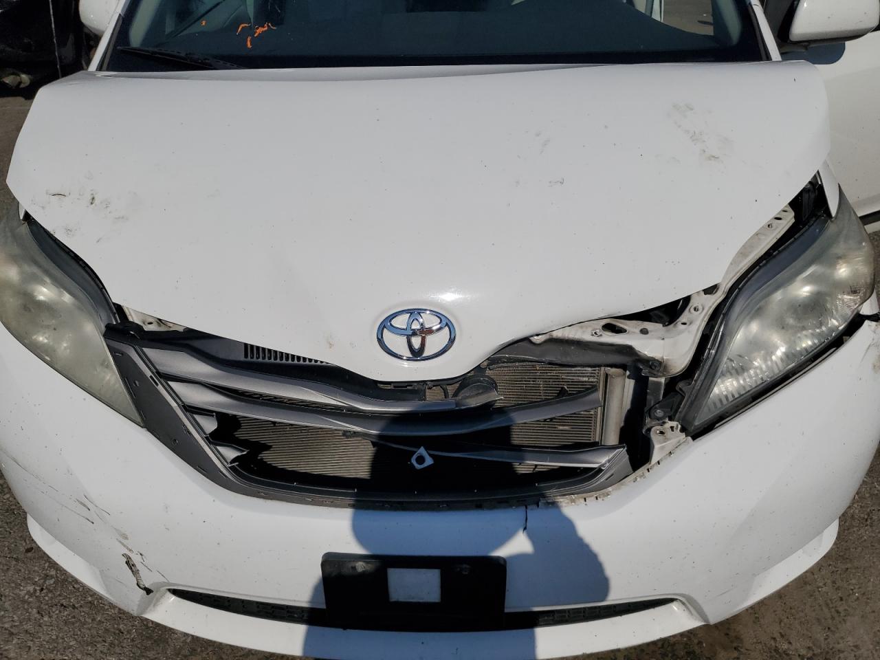 2014 Toyota Sienna Xle VIN: 5TDYK3DC9ES438989 Lot: 81882465