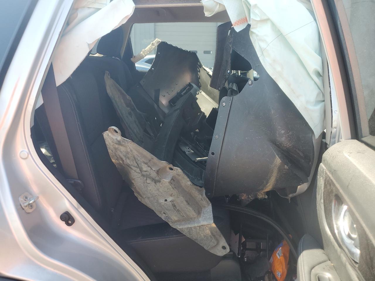 2019 Nissan Rogue S VIN: JN8AT2MT1KW261105 Lot: 71441575