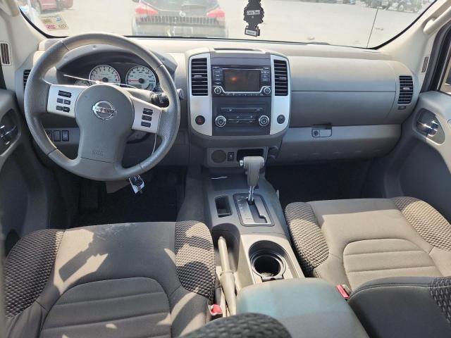 Pickups NISSAN FRONTIER 2015 Biały