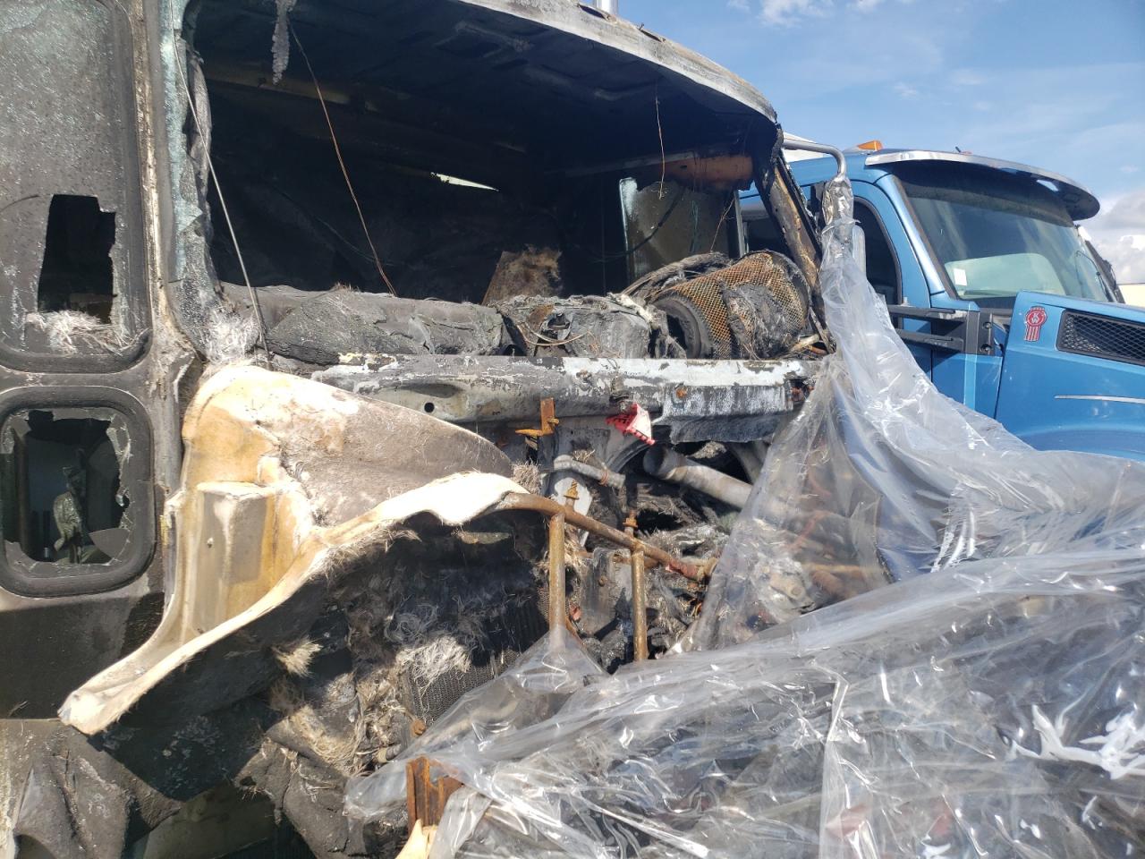 2007 International 7400 Refuse Truck VIN: 1HTWCAAN47J470413 Lot: 70372975