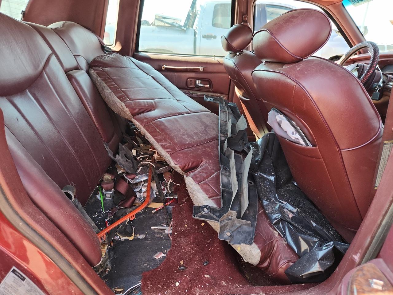 1997 Lincoln Town Car Executive VIN: 1LNLM81W3VY611485 Lot: 70223485