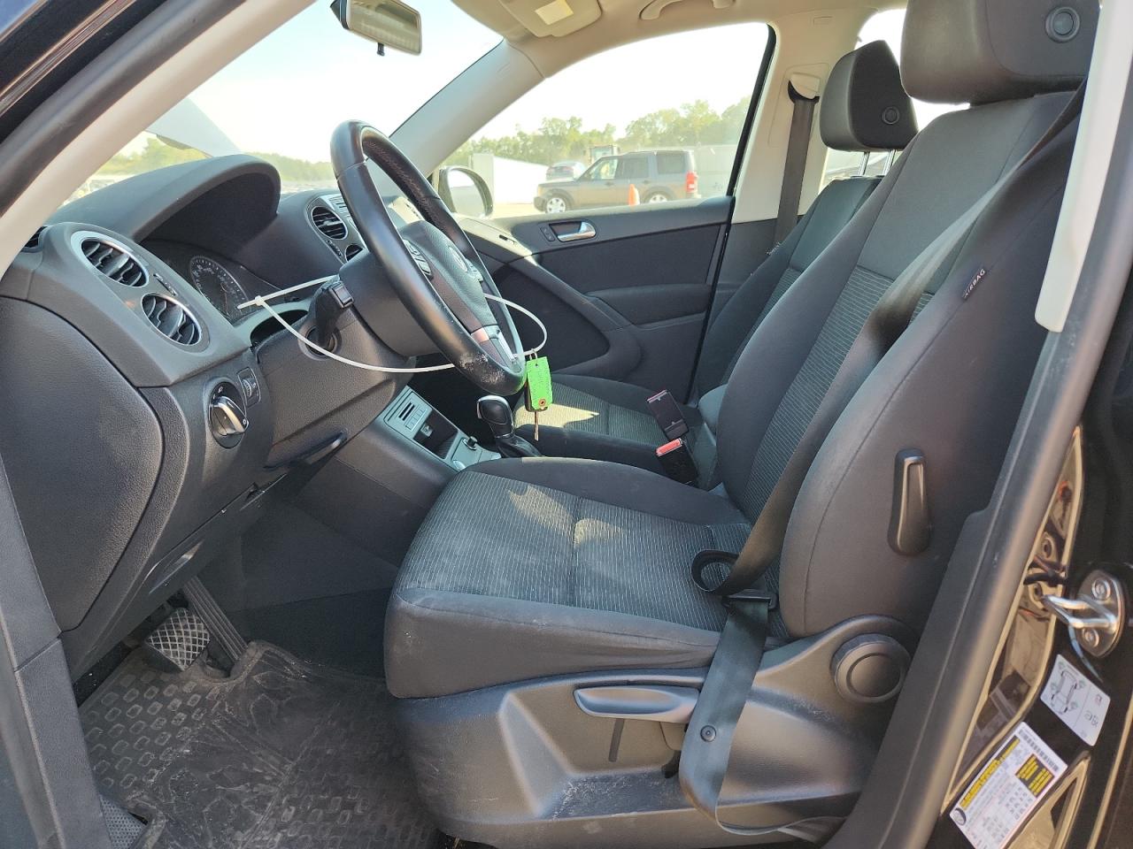 2017 Volkswagen Tiguan S VIN: WVGBV7AX9HK048266 Lot: 80622095