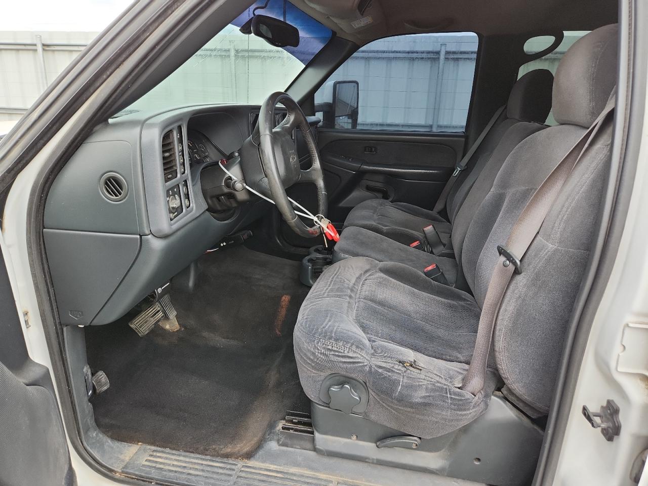 2002 Chevrolet Silverado K2500 Heavy Duty VIN: 1GCHK23102F182408 Lot: 81320325