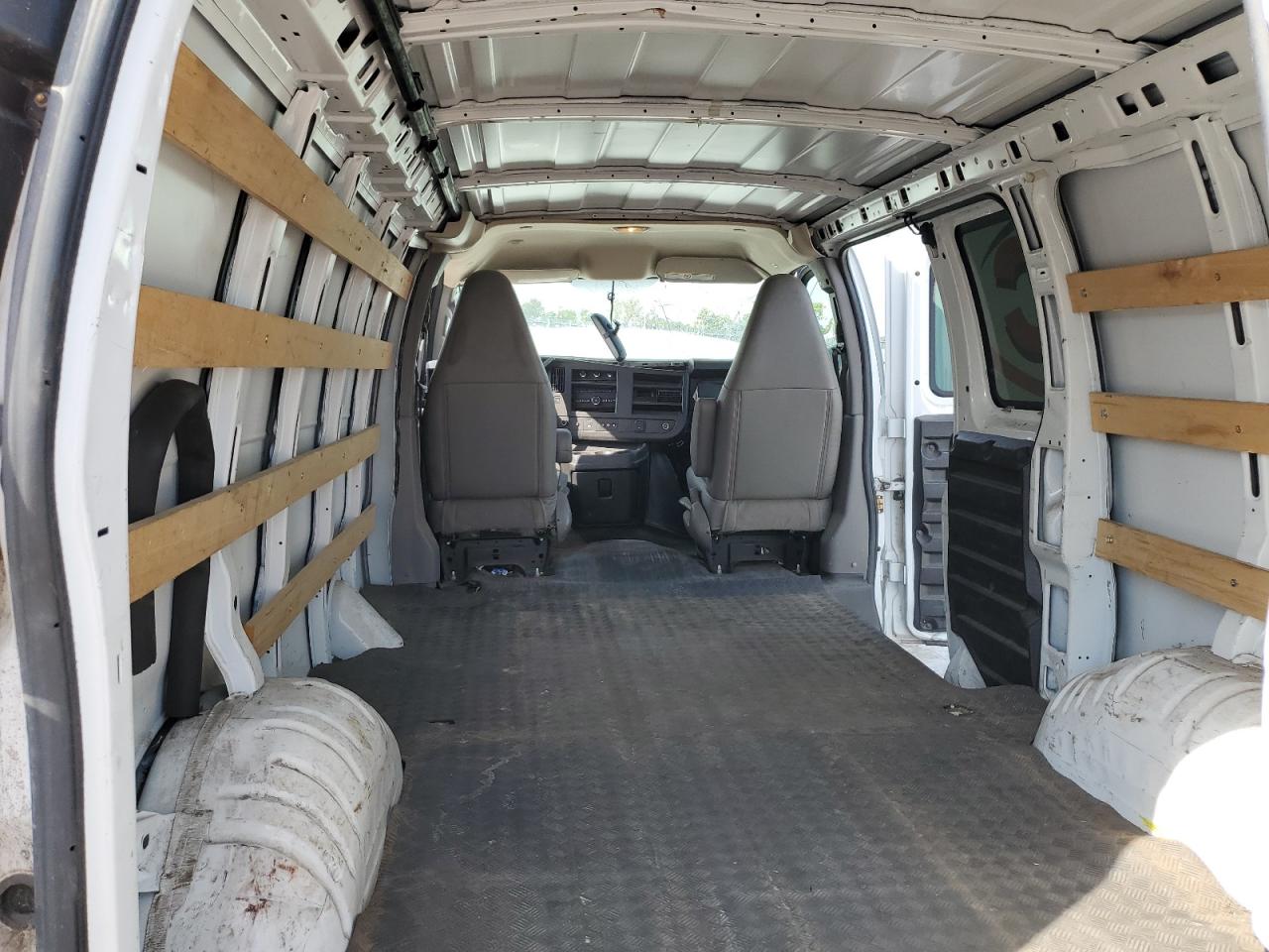 2020 Chevrolet Express G2500 VIN: 1GCWGAFG7L1229886 Lot: 80715215