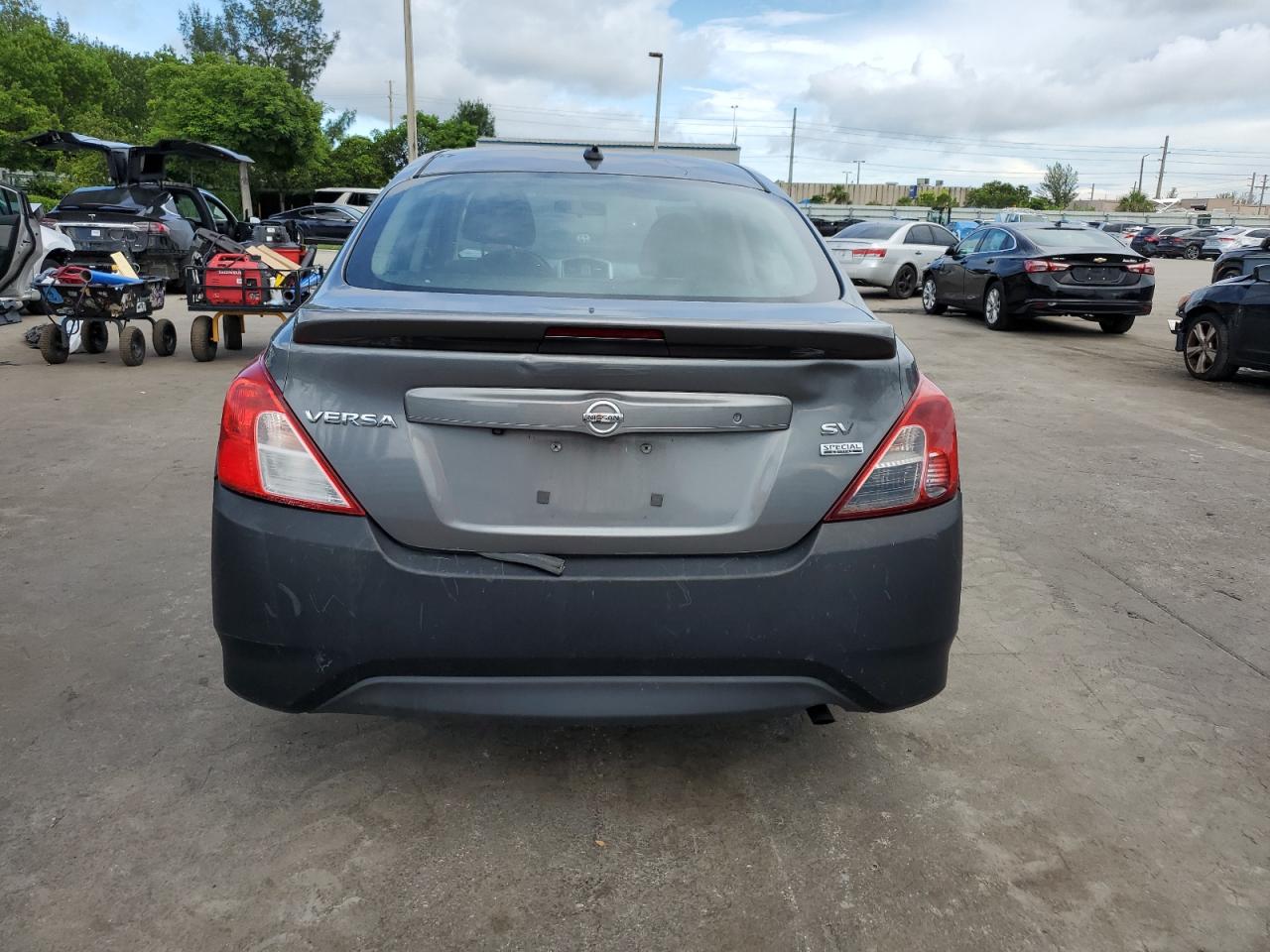 2018 Nissan Versa S VIN: 3N1CN7AP1JL836233 Lot: 83963025