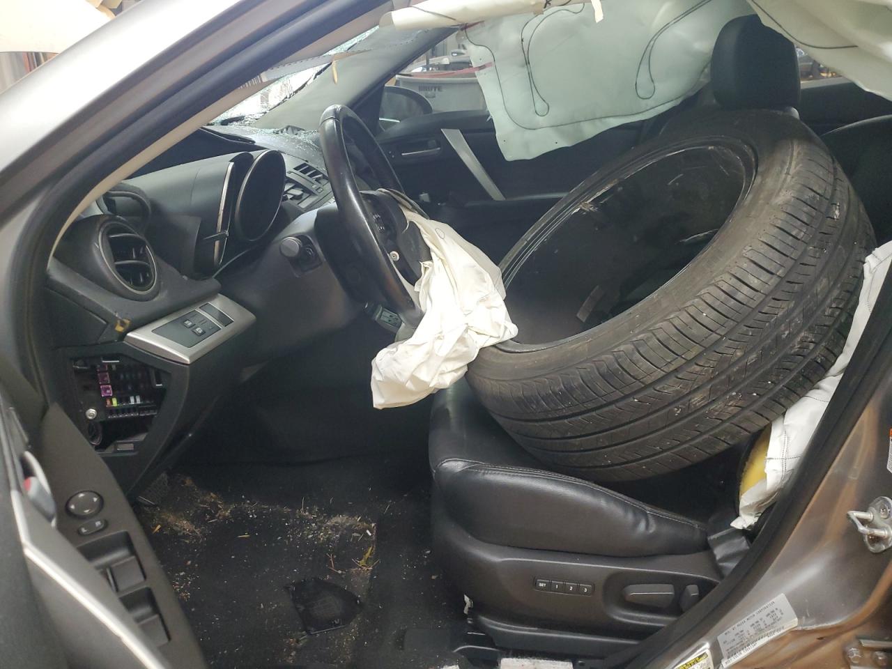2010 Mazda 3 S VIN: JM1BL1S66A1100915 Lot: 70913845