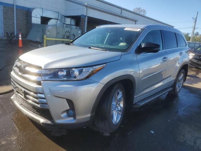  TOYOTA HIGHLANDER 2018 Серебристый