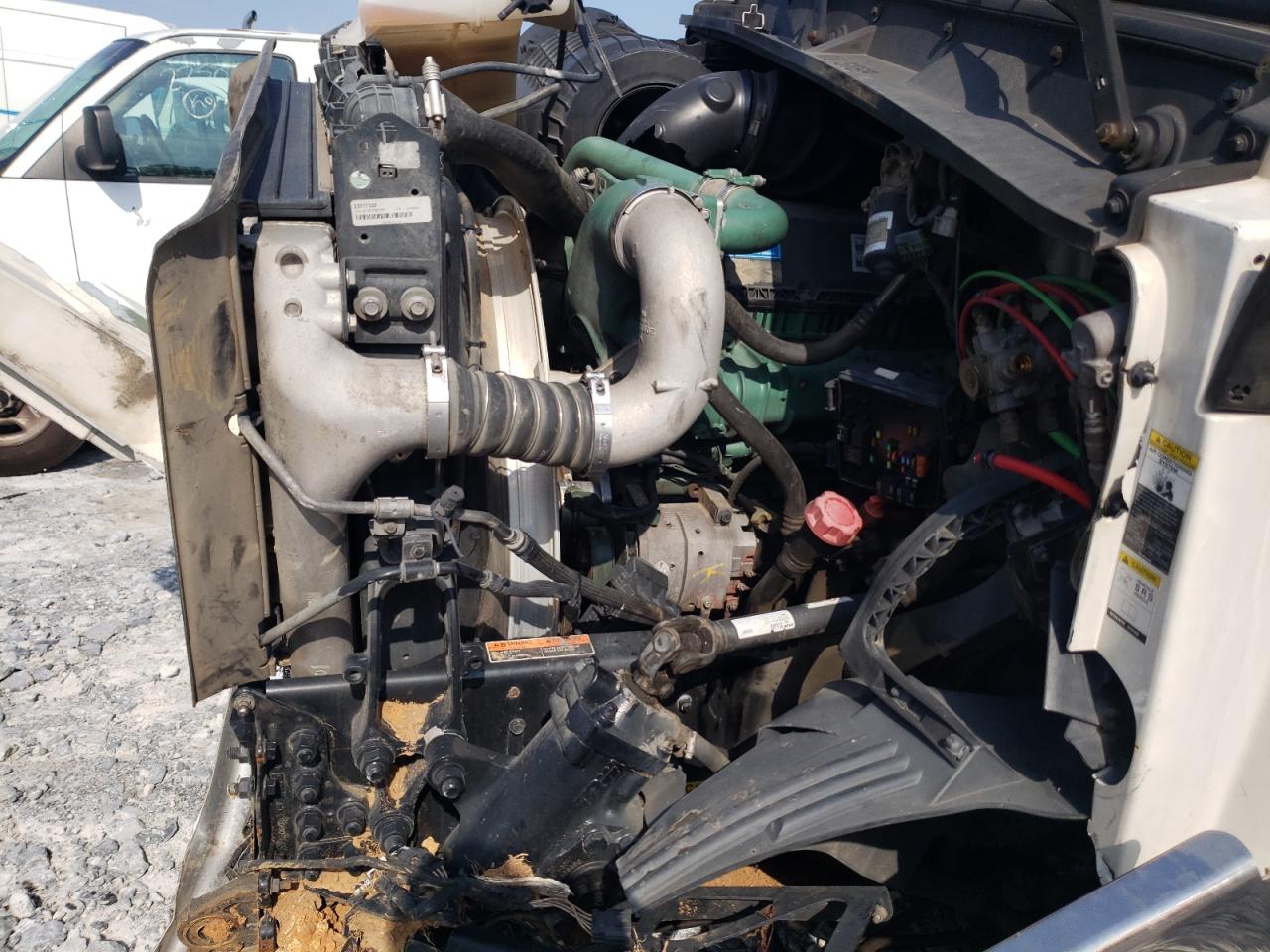 2015 Volvo Vnl Semi Truck VIN: 4V4NC9EH1FN909901 Lot: 64456825