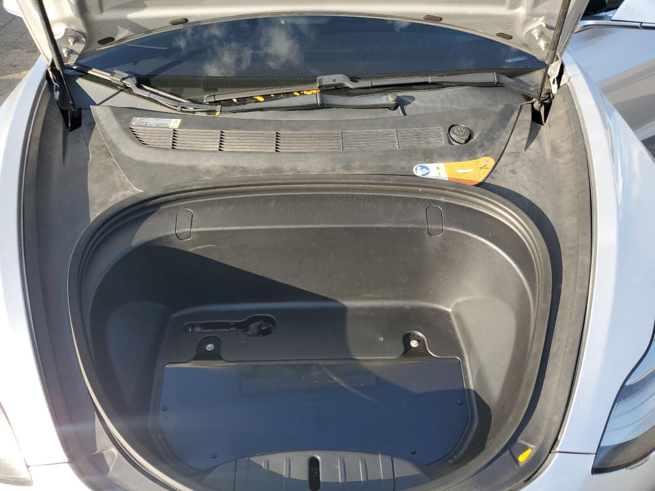 2018 Tesla Model 3 VIN: 5YJ3E1EA8JF015239 Lot: 84257515