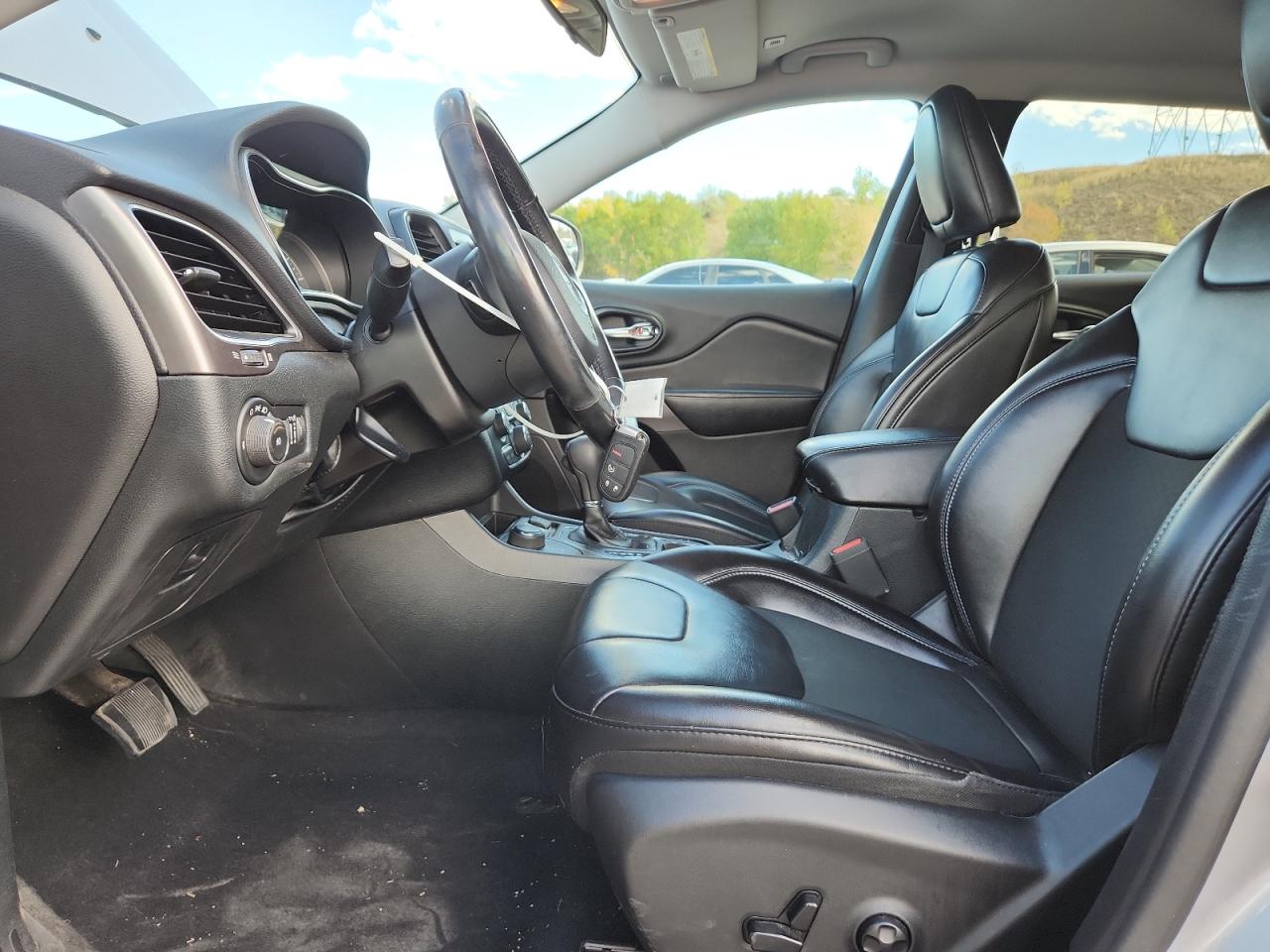 2019 Jeep Cherokee Latitude Plus VIN: 1C4PJMLBXKD343071 Lot: 81866585