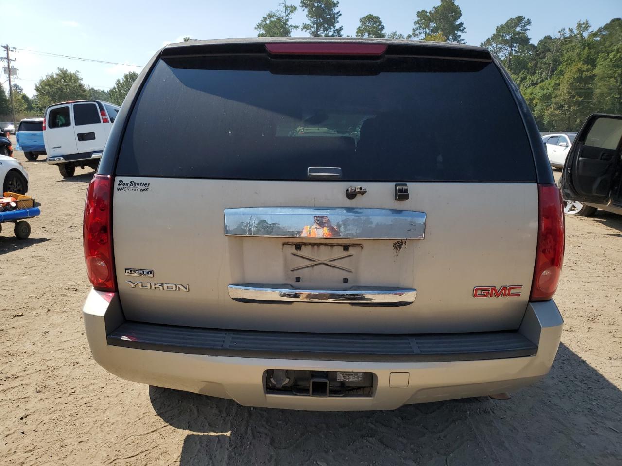 2007 GMC Yukon VIN: 1GKFC130X7R318480 Lot: 71223225