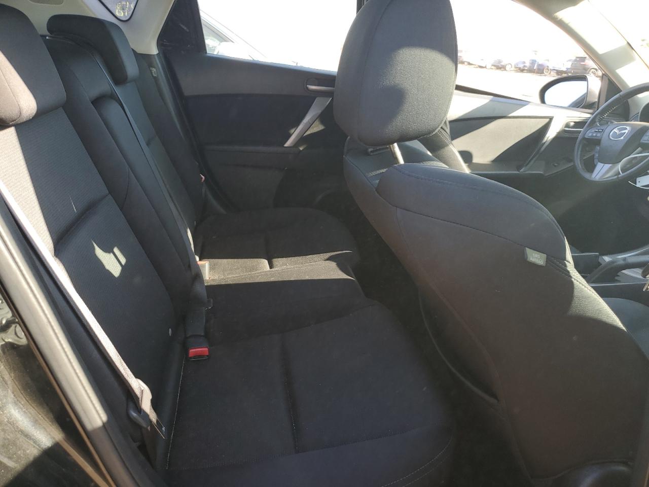 2010 Mazda 3 S VIN: JM1BL1H60A1286135 Lot: 84225785