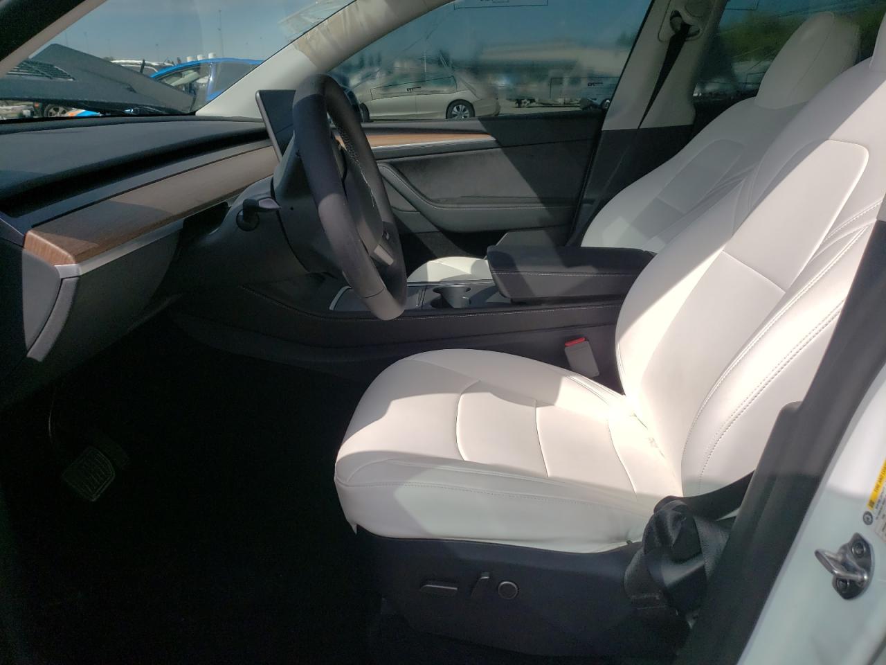 2024 Tesla Model Y VIN: 7SAYGDEE0RF129349 Lot: 81783765