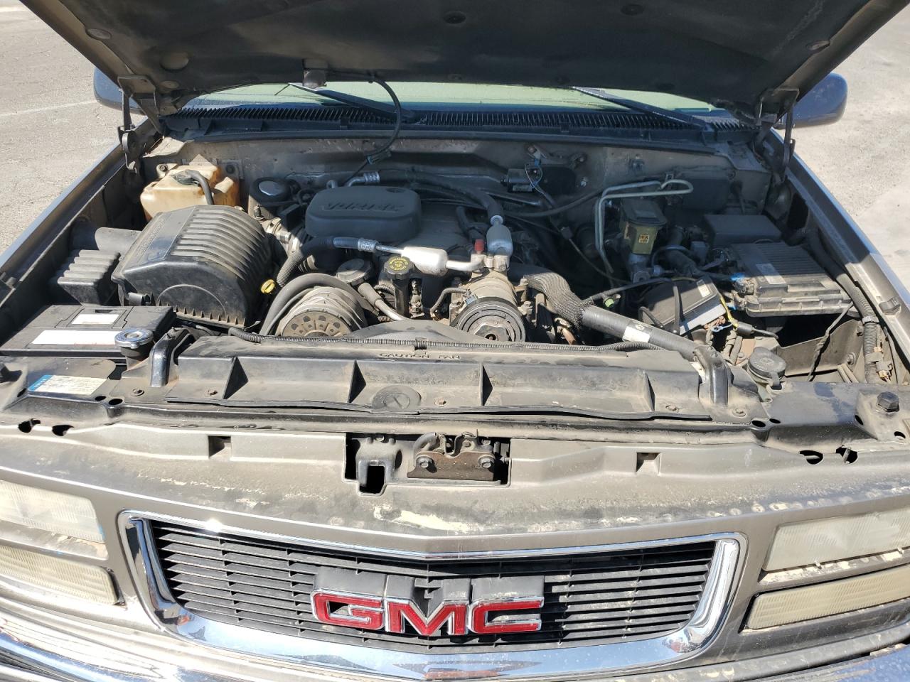 1999 GMC Suburban K2500 VIN: 1GKGK26J7XJ727553 Lot: 81513235