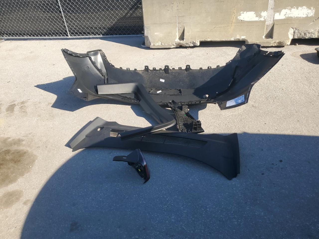 2023 Tesla Model Y VIN: 7SAYGDEE1PA211018 Lot: 80512575