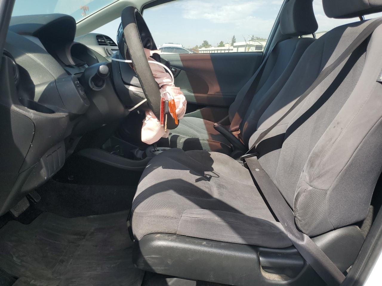 2010 Honda Fit VIN: JHMGE8H27AC016313 Lot: 81878555