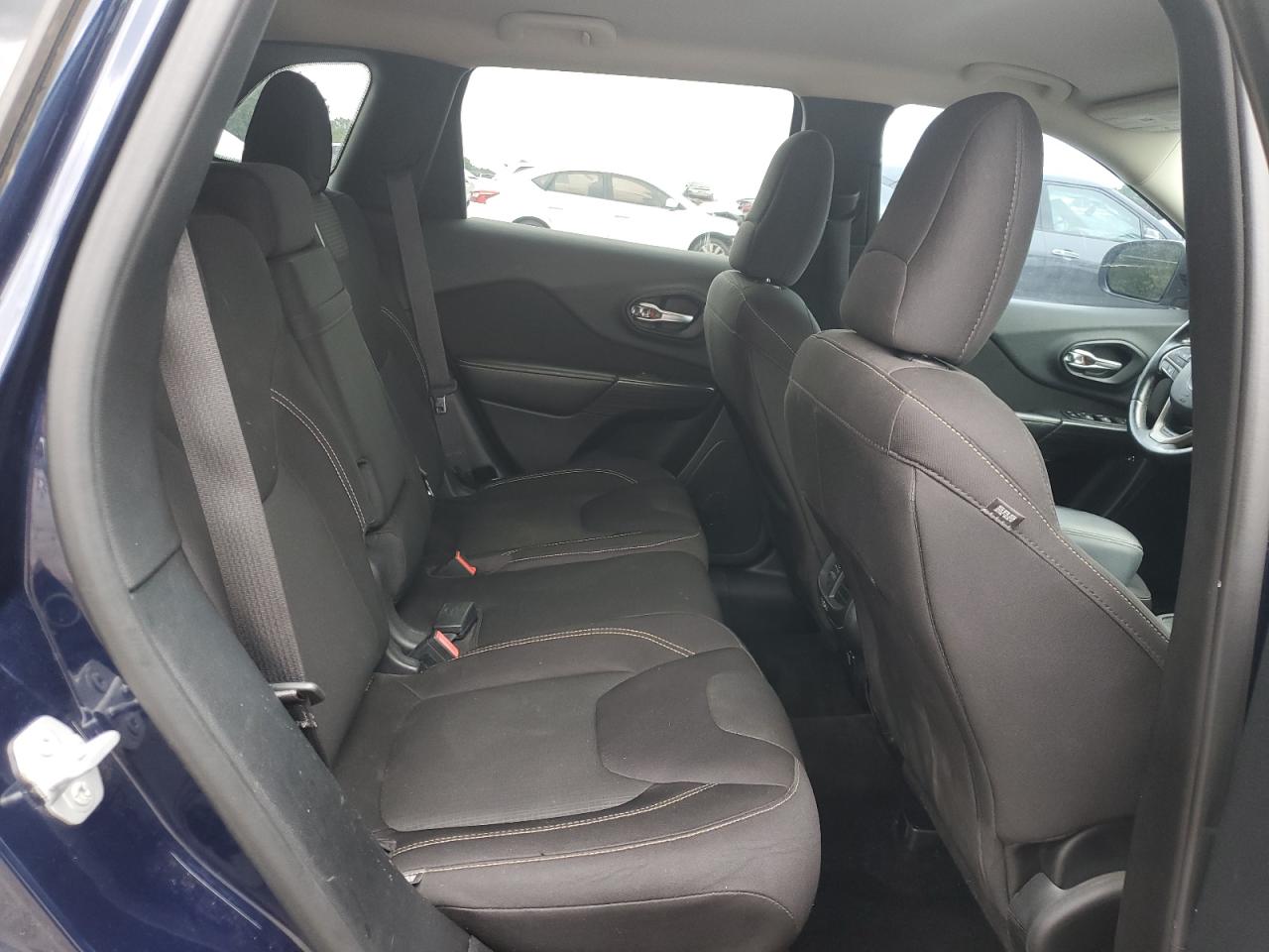 2015 Jeep Cherokee Latitude VIN: 1C4PJLCS6FW670846 Lot: 83973955