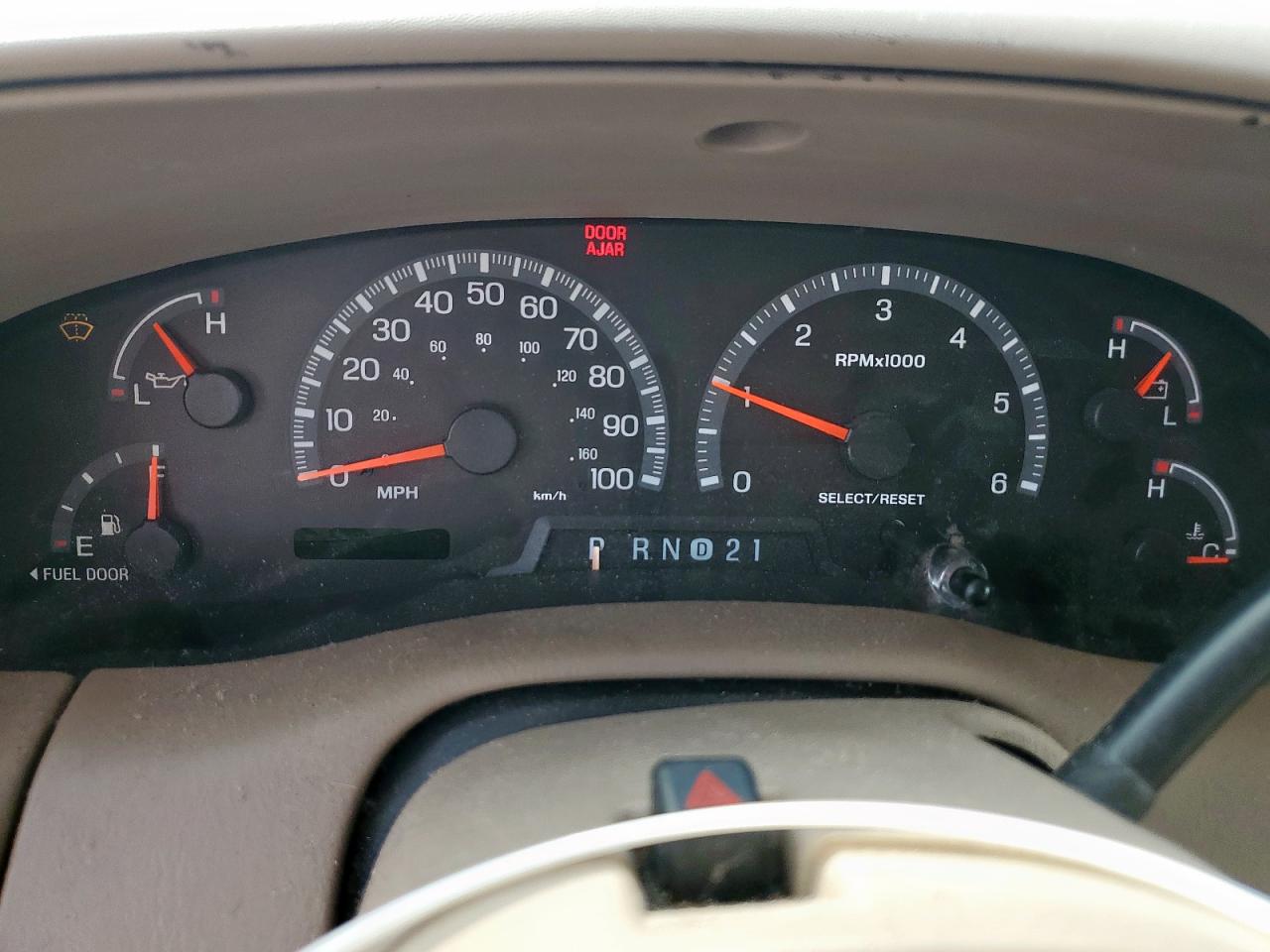 2000 Ford Expedition Eddie Bauer VIN: 1FMRU1760YLA28348 Lot: 81098665