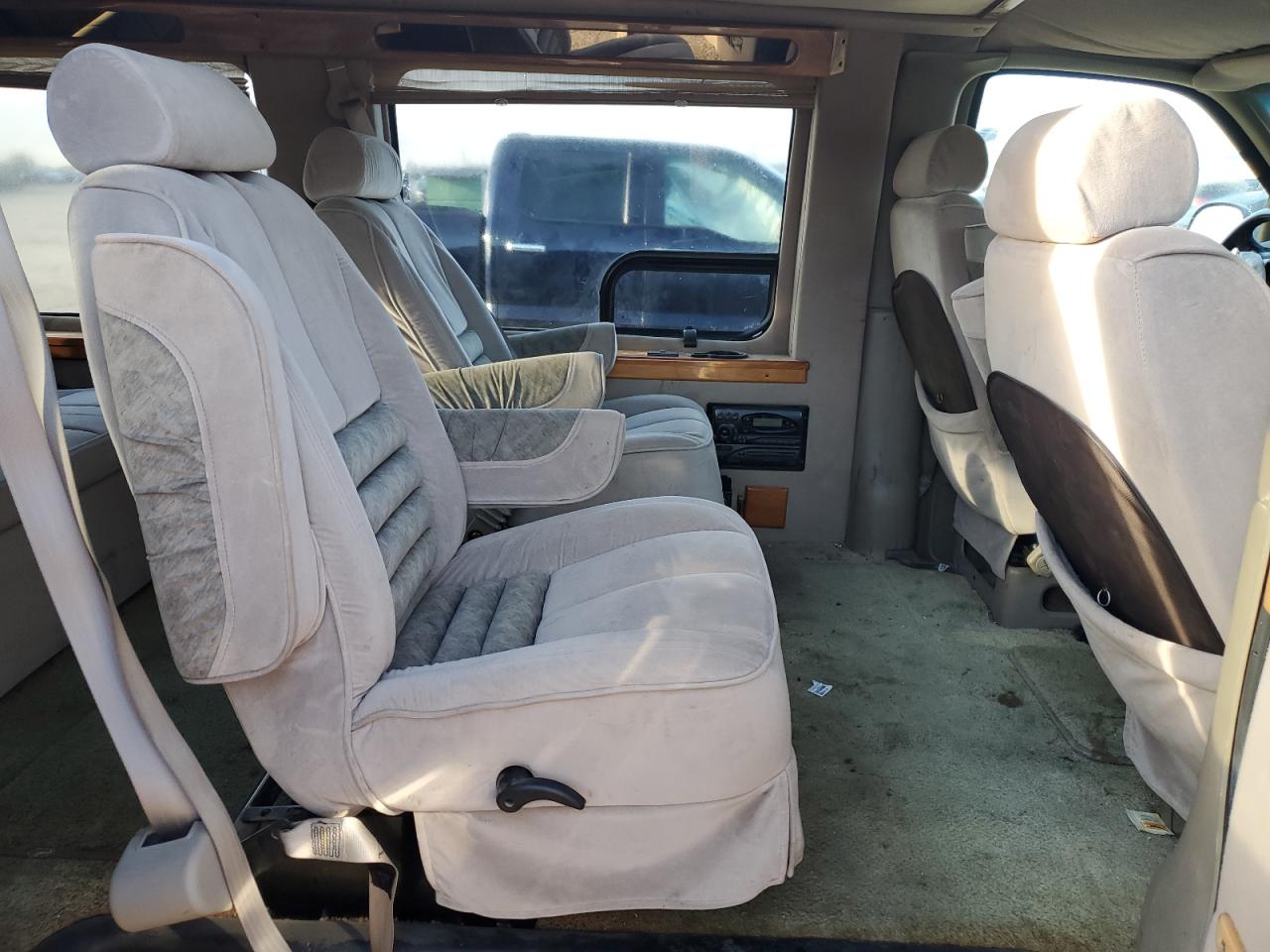 2002 Chevrolet Express G1500 VIN: 1GBFG15M221124909 Lot: 81404365