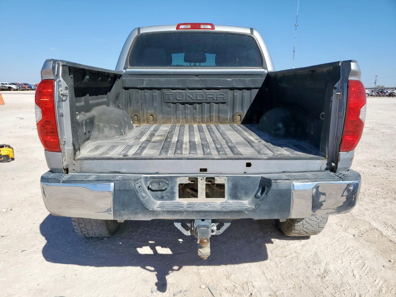 2017 Toyota Tundra Crewmax Sr5 VIN: 5TFDW5F10HX613834 Lot: 81869125