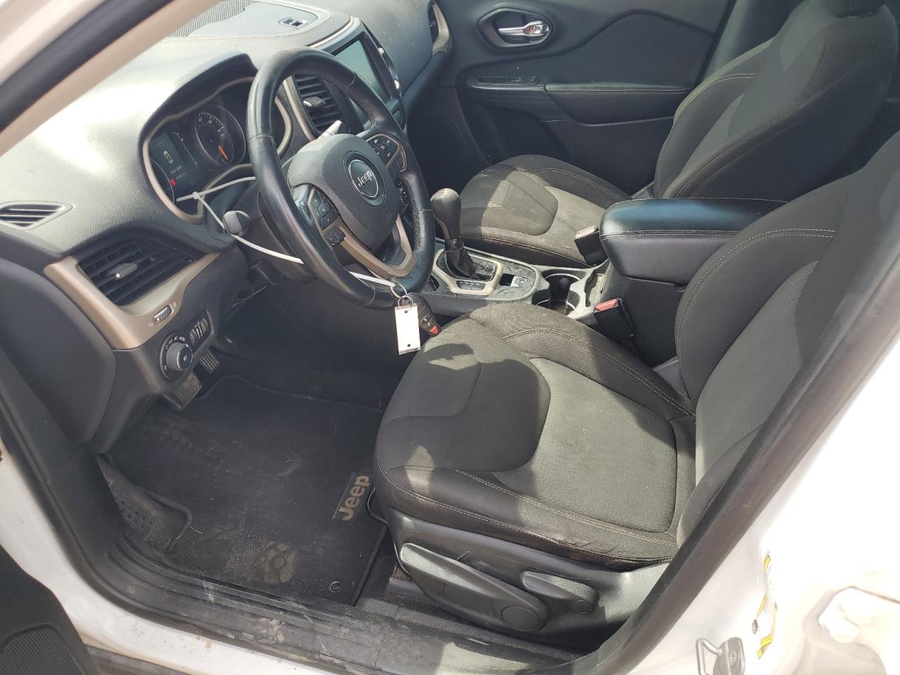 2016 Jeep Cherokee Latitude VIN: 1C4PJLCS5GW173322 Lot: 84405945