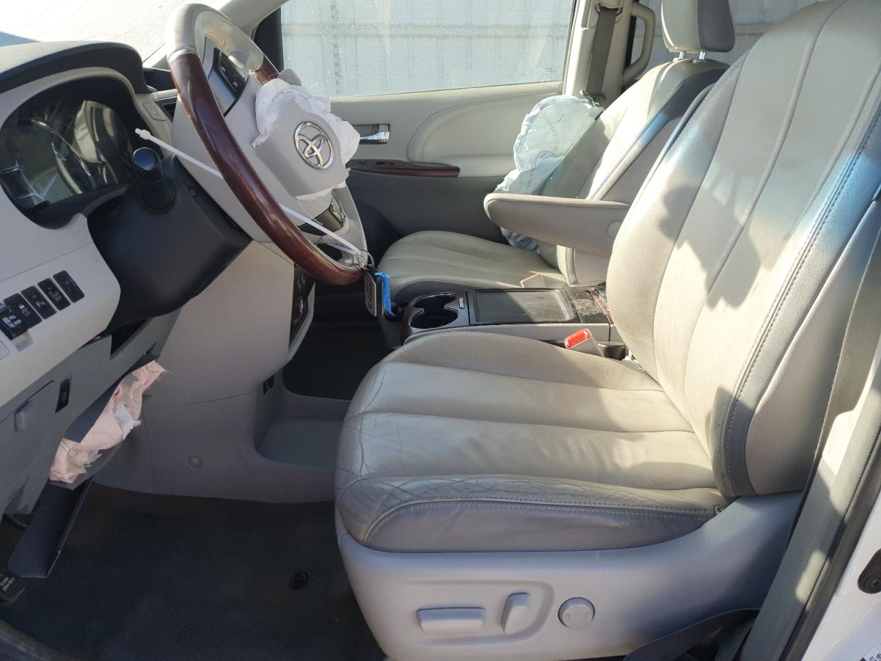 2014 Toyota Sienna Xle VIN: 5TDDK3DC9ES081523 Lot: 82110055