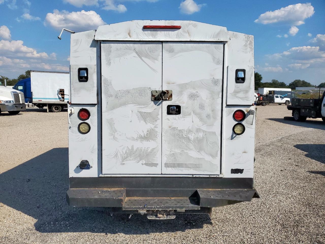 2015 Ford Econoline E350 Super Duty Cutaway Van VIN: 1FDWE3FL8FDA35428 Lot: 72031605