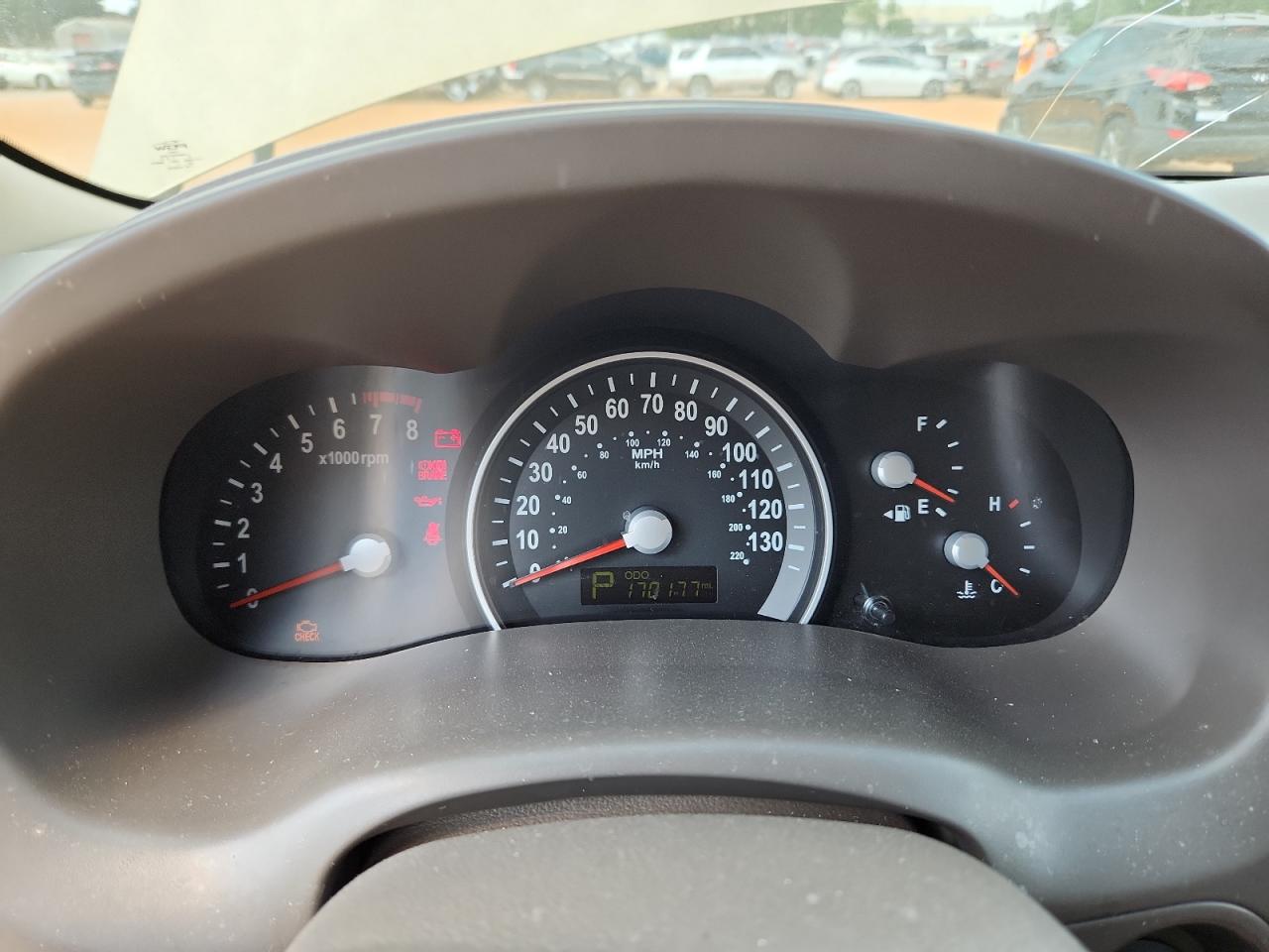 2011 Kia Sedona Lx VIN: KNDMG4C72B6372310 Lot: 80749565