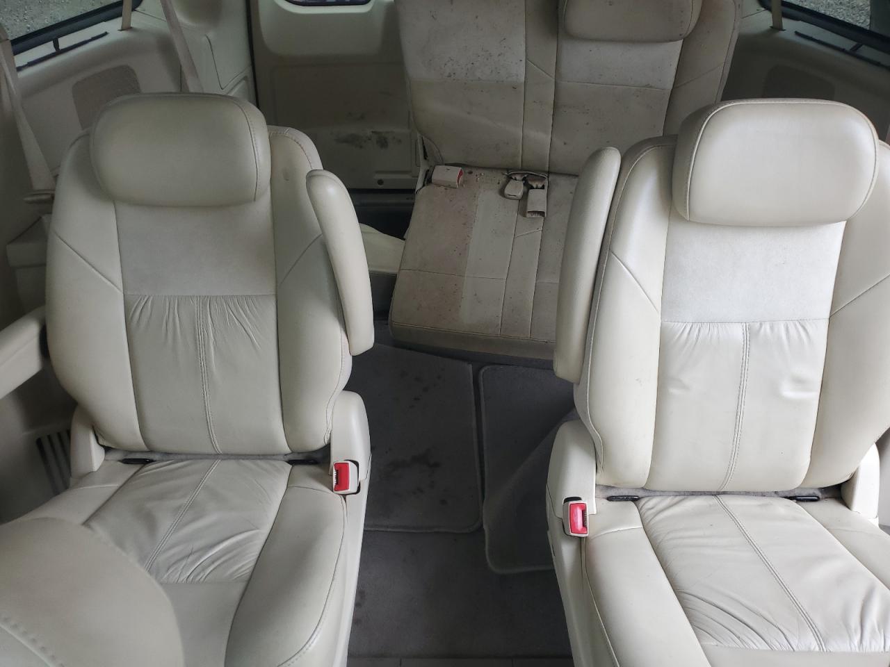 2010 Chrysler Town & Country Limited VIN: 2A4RR7DX7AR339076 Lot: 70003235