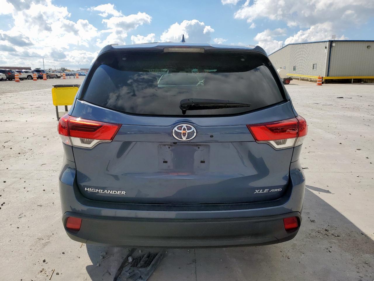 2018 Toyota Highlander Se VIN: 5TDJZRFHXJS857615 Lot: 81784375