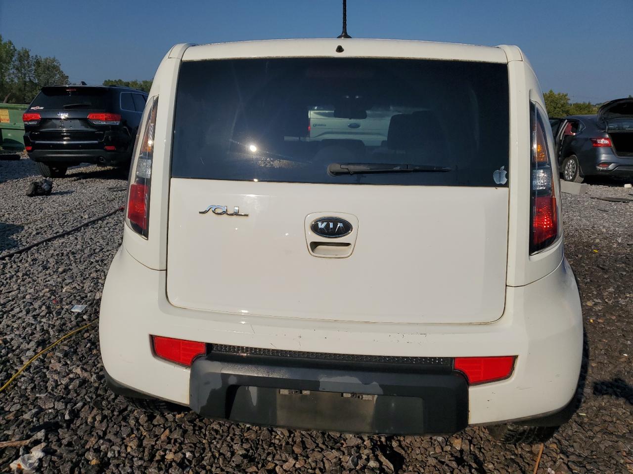 2011 Kia Soul + VIN: KNDJT2A2XB7272685 Lot: 71671355