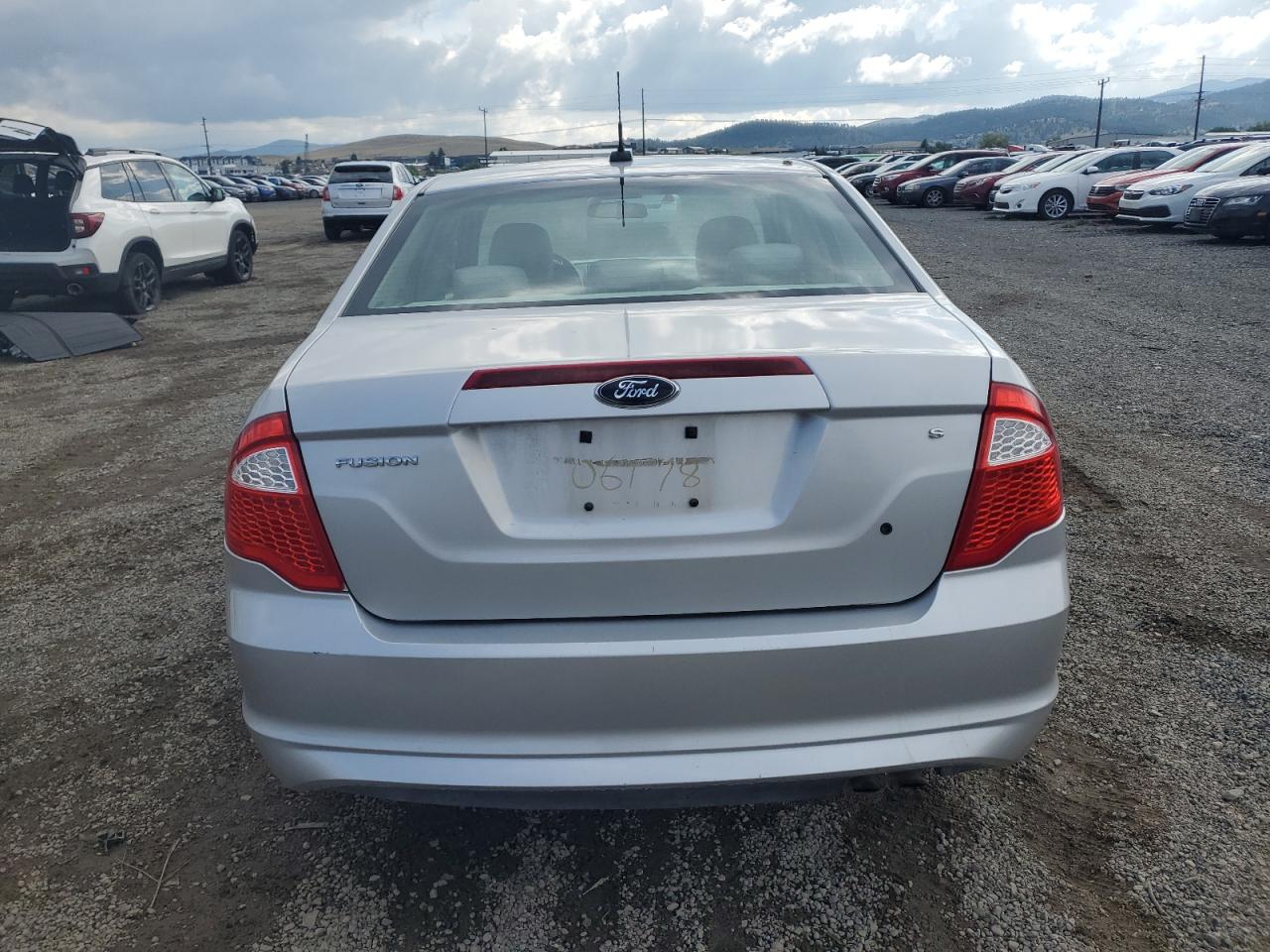 2010 Ford Fusion S VIN: 3FAHP0GA3AR285653 Lot: 80520005