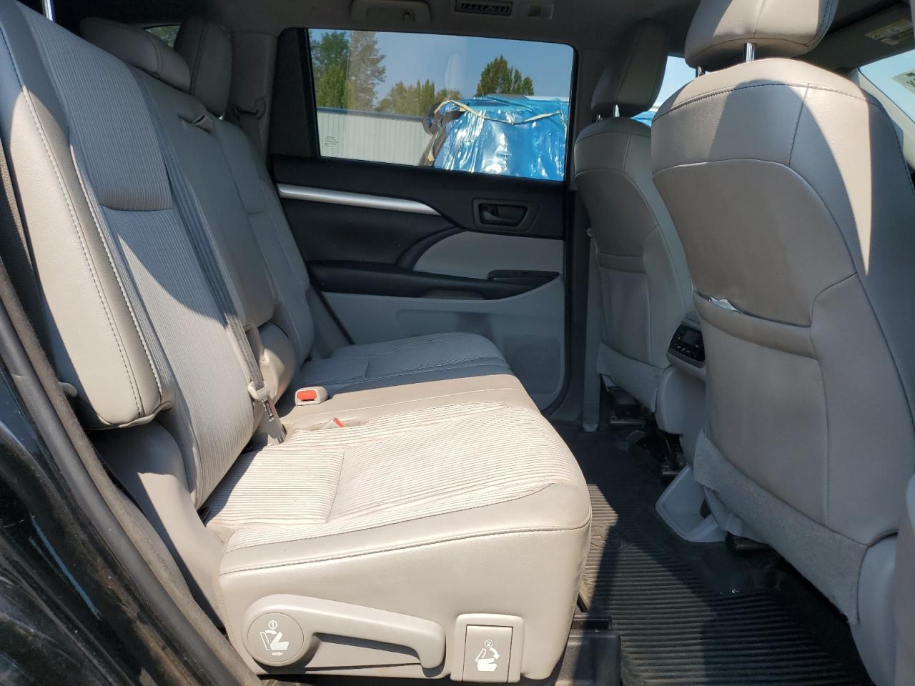 2018 Toyota Highlander Le VIN: 5TDBZRFH2JS827397 Lot: 71114795