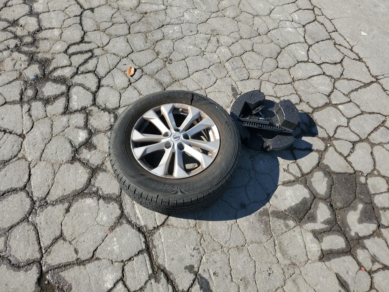 2015 Nissan Rogue S VIN: 5N1AT2MV1FC924298 Lot: 84395095