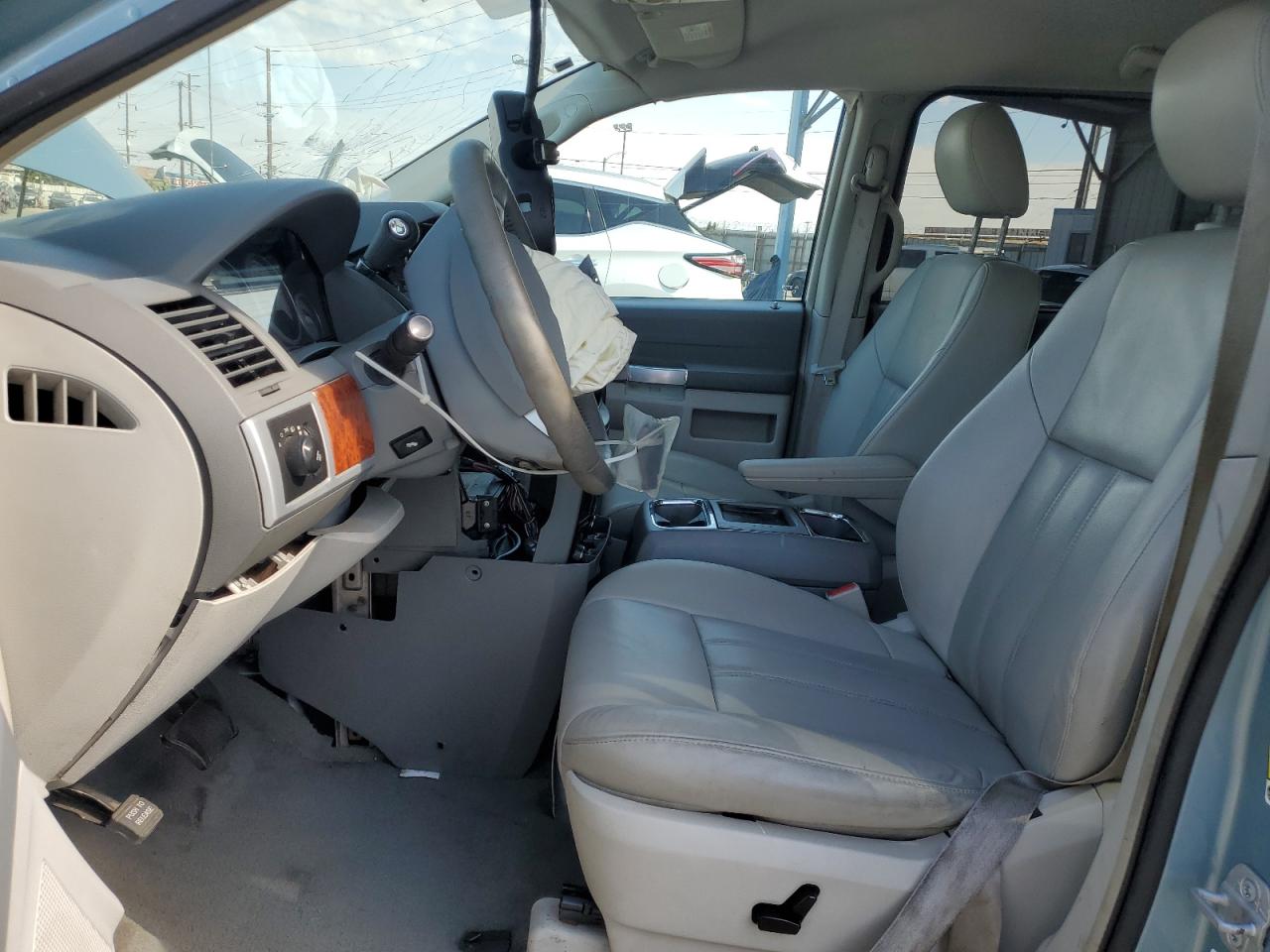 2008 Chrysler Town & Country Touring VIN: 2A8HR54P78R631786 Lot: 83889875