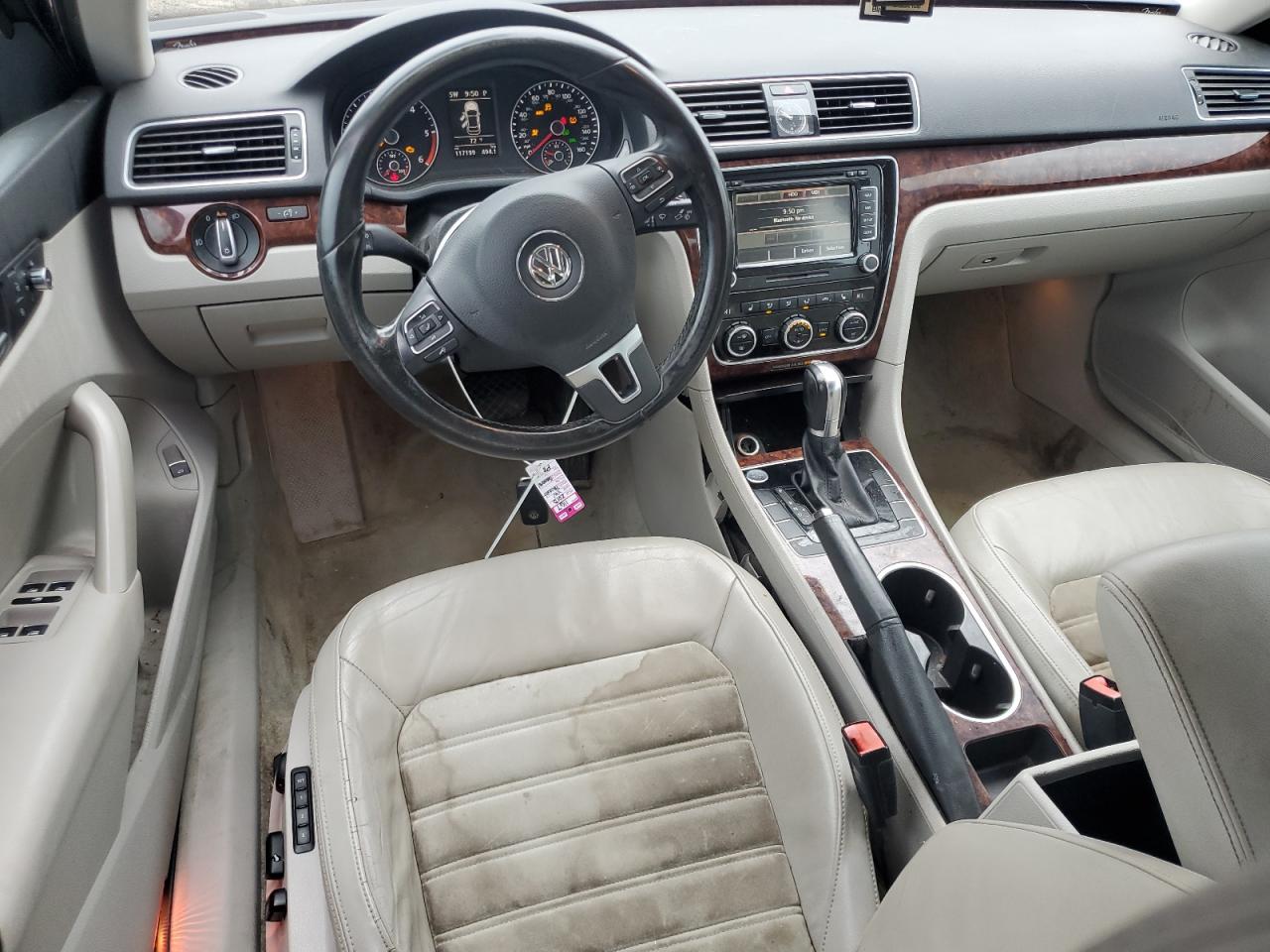 2013 Volkswagen Passat Sel VIN: 1VWCN7A38DC095490 Lot: 81293555