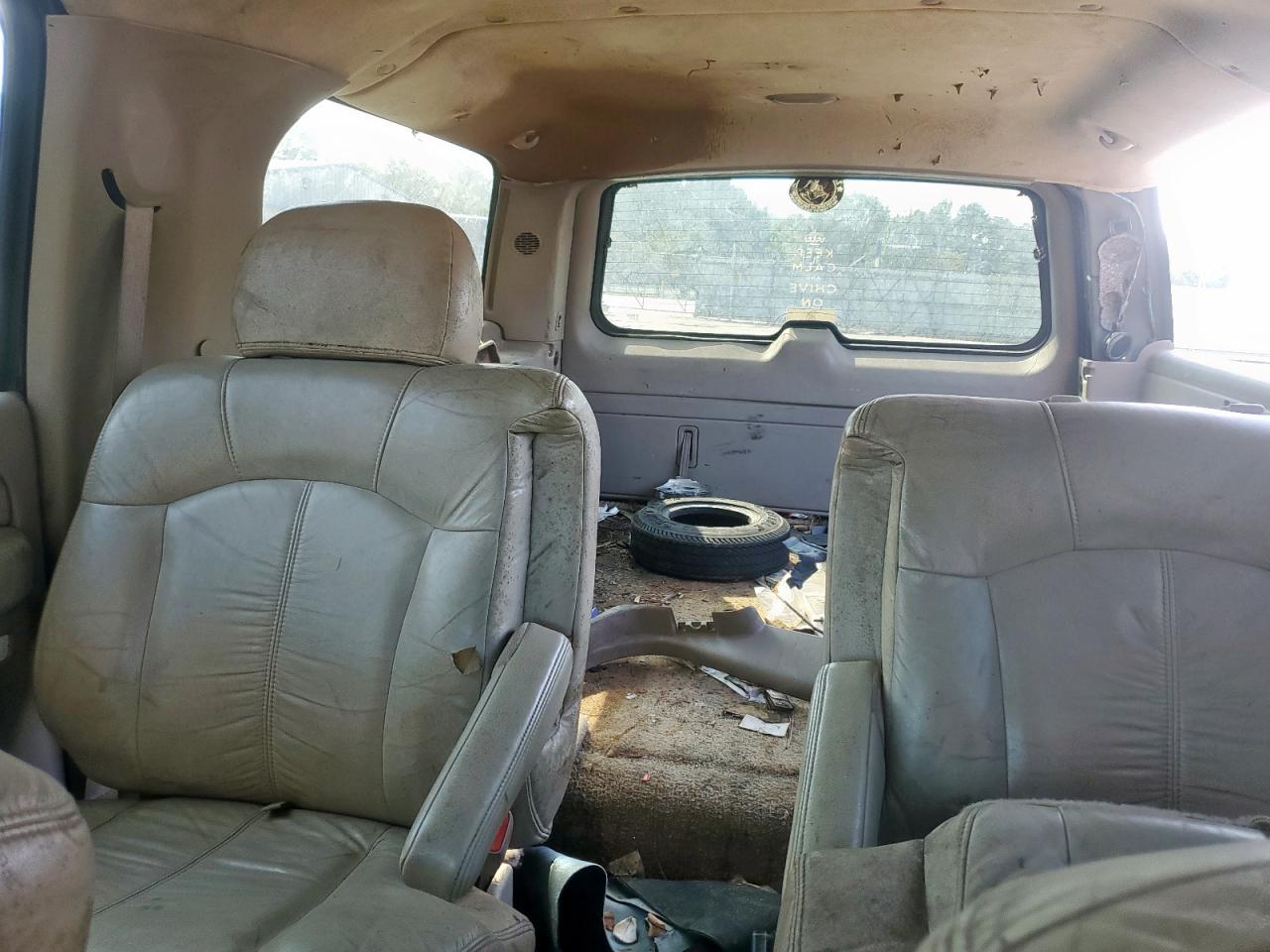 2002 Chevrolet Suburban C1500 VIN: 3GNEC16Z02G233259 Lot: 81323525