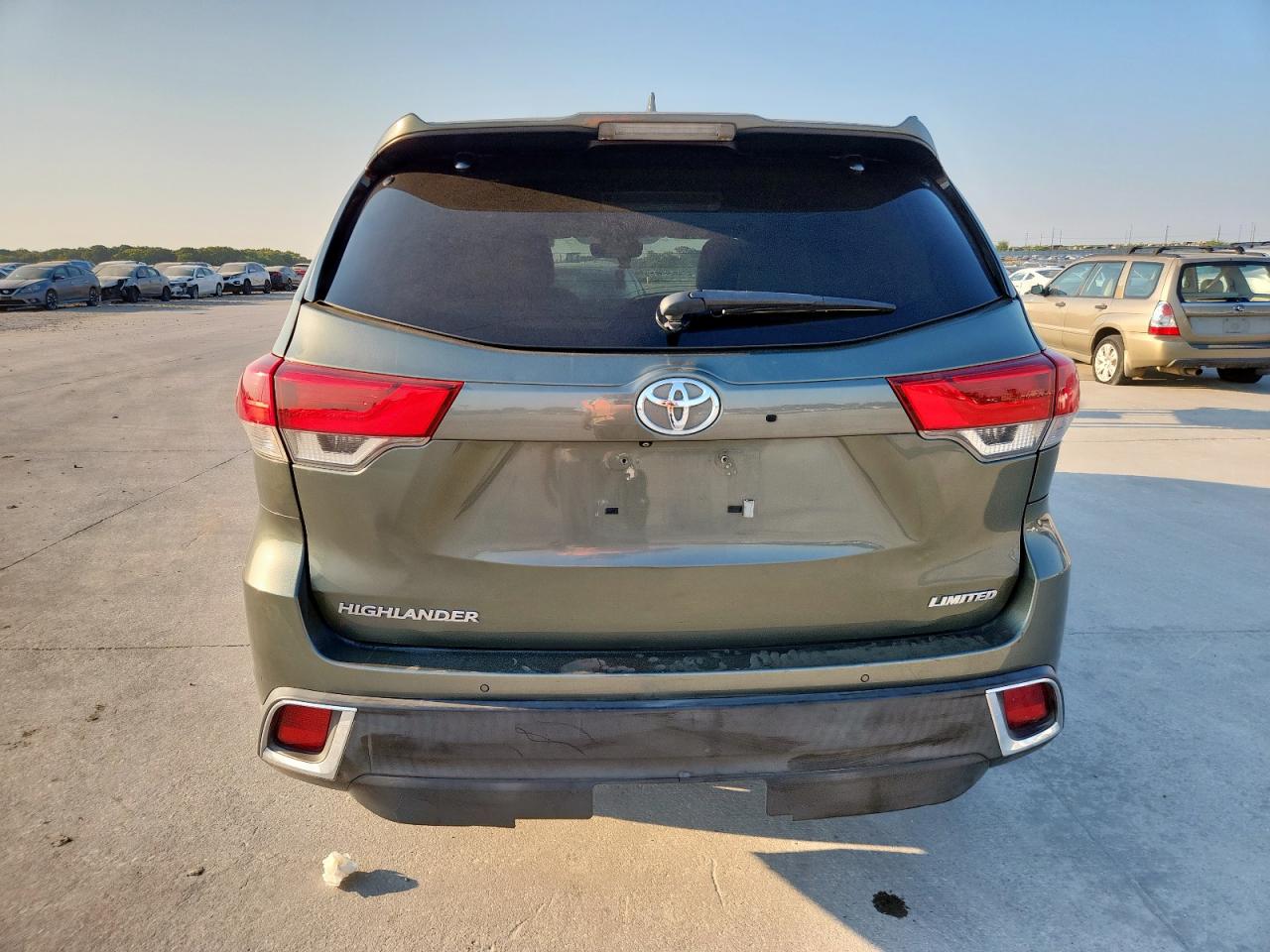 2018 Toyota Highlander Se VIN: 5TDKZRFH8JS273377 Lot: 81062335