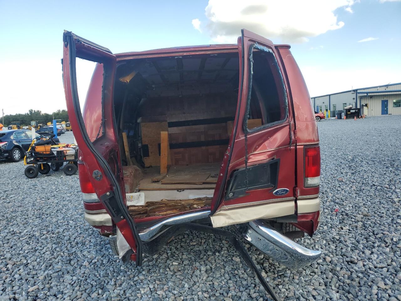 1999 Ford Econoline E150 Van VIN: 1FDRE14W9XHC04106 Lot: 81917085