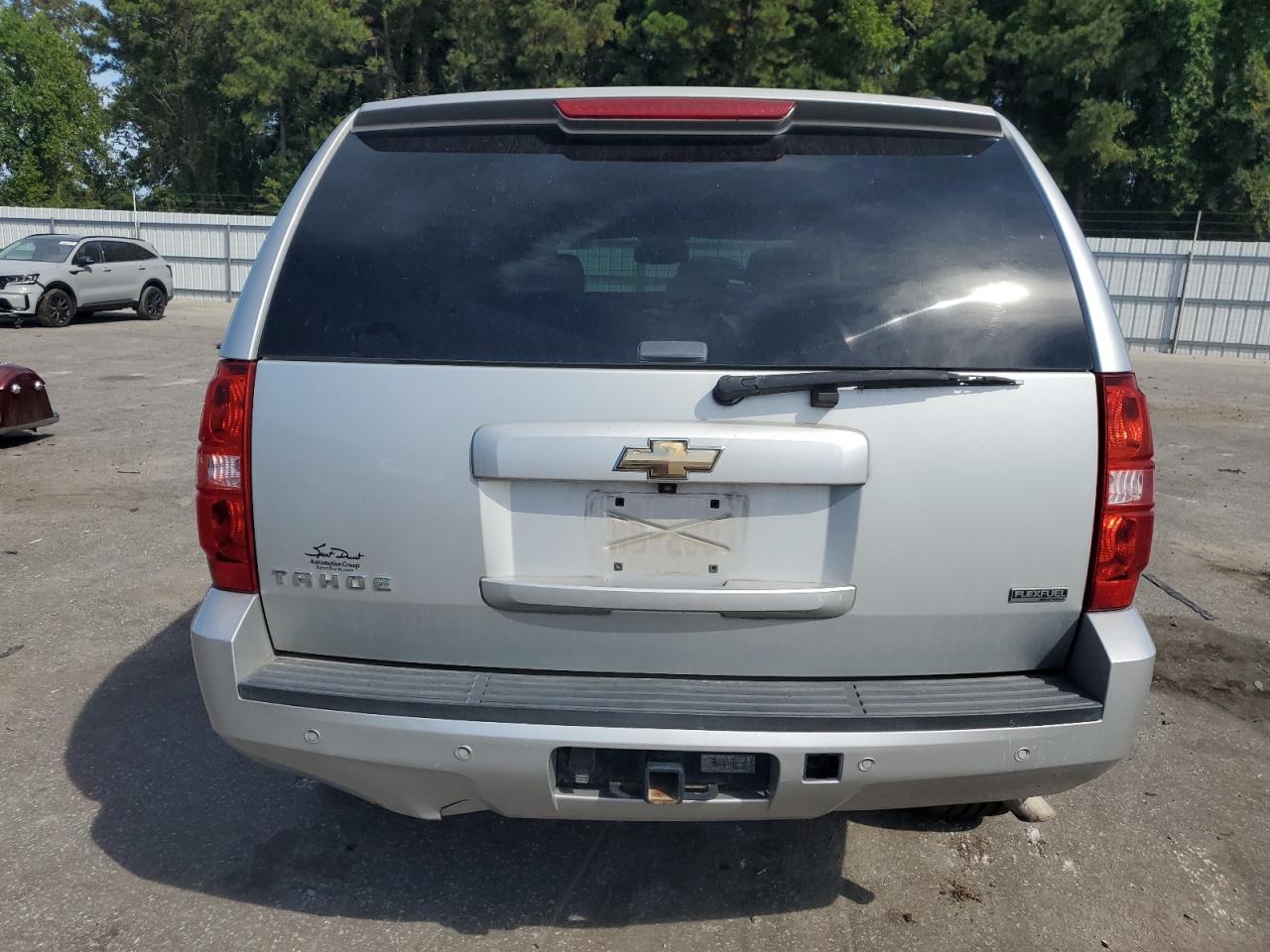 2011 Chevrolet Tahoe C1500 Ls VIN: 1GNSCAE03BR211696 Lot: 81493645