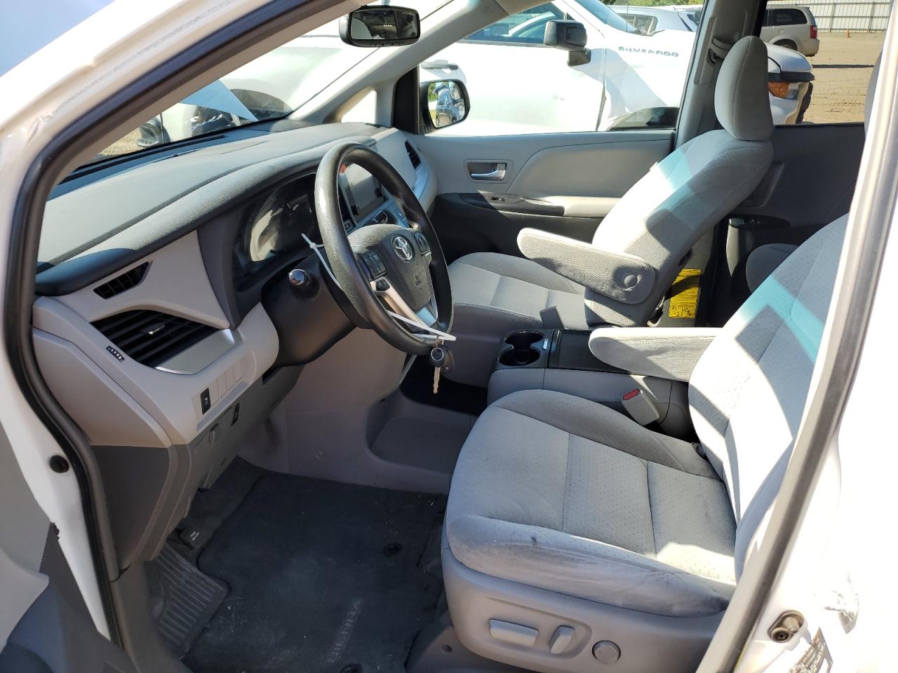 2015 Toyota Sienna Le VIN: 5TDKK3DC1FS570779 Lot: 70594095