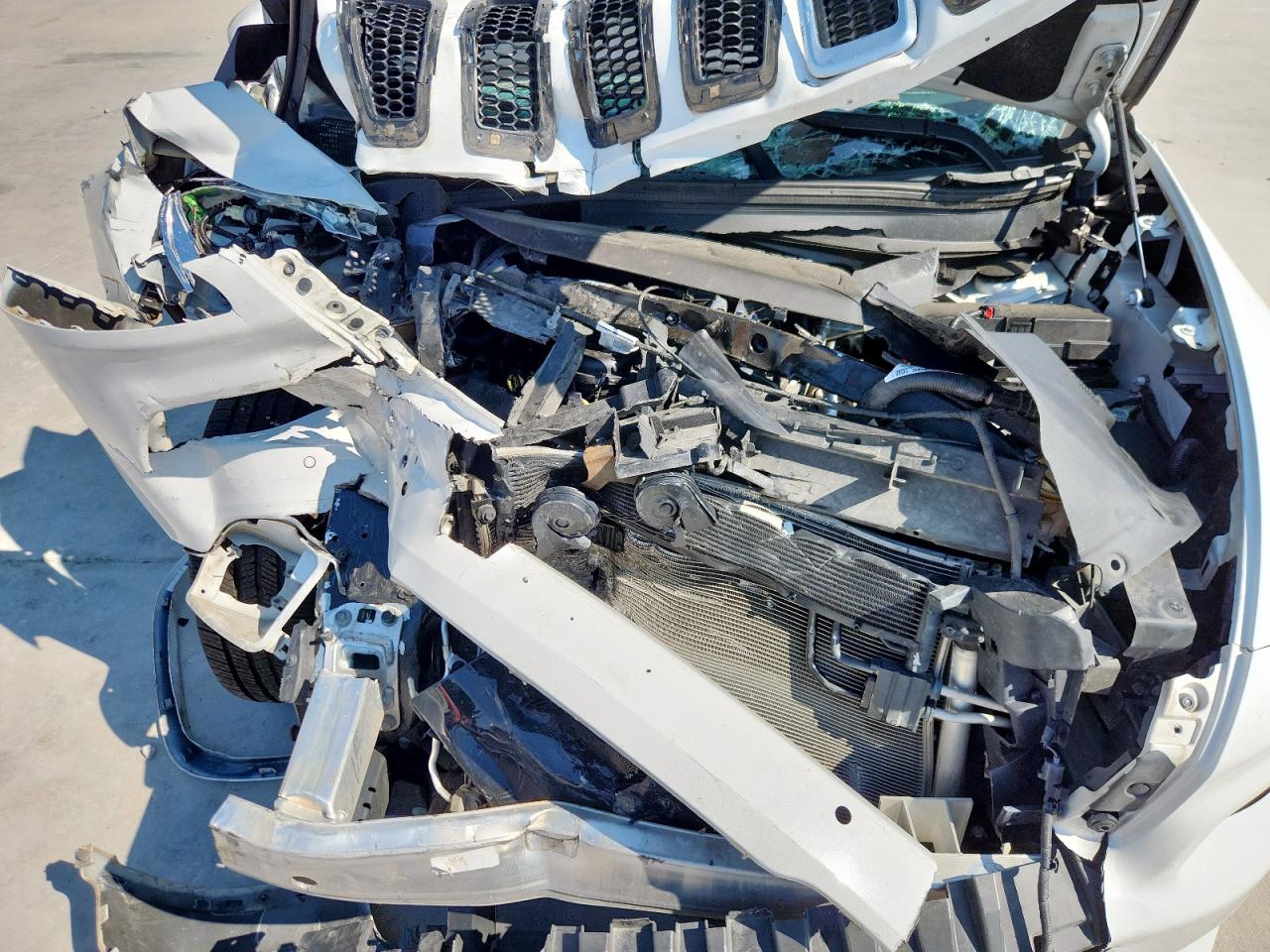 2017 Jeep Cherokee Overland VIN: 1C4PJLJS3HW617740 Lot: 71118565