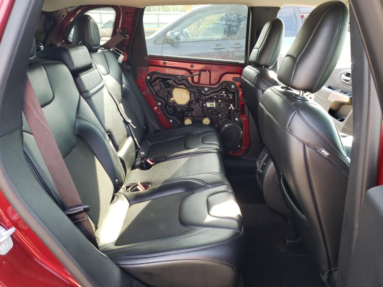 2019 Jeep Cherokee Latitude Plus VIN: 1C4PJLLB4KD178550 Lot: 83844415