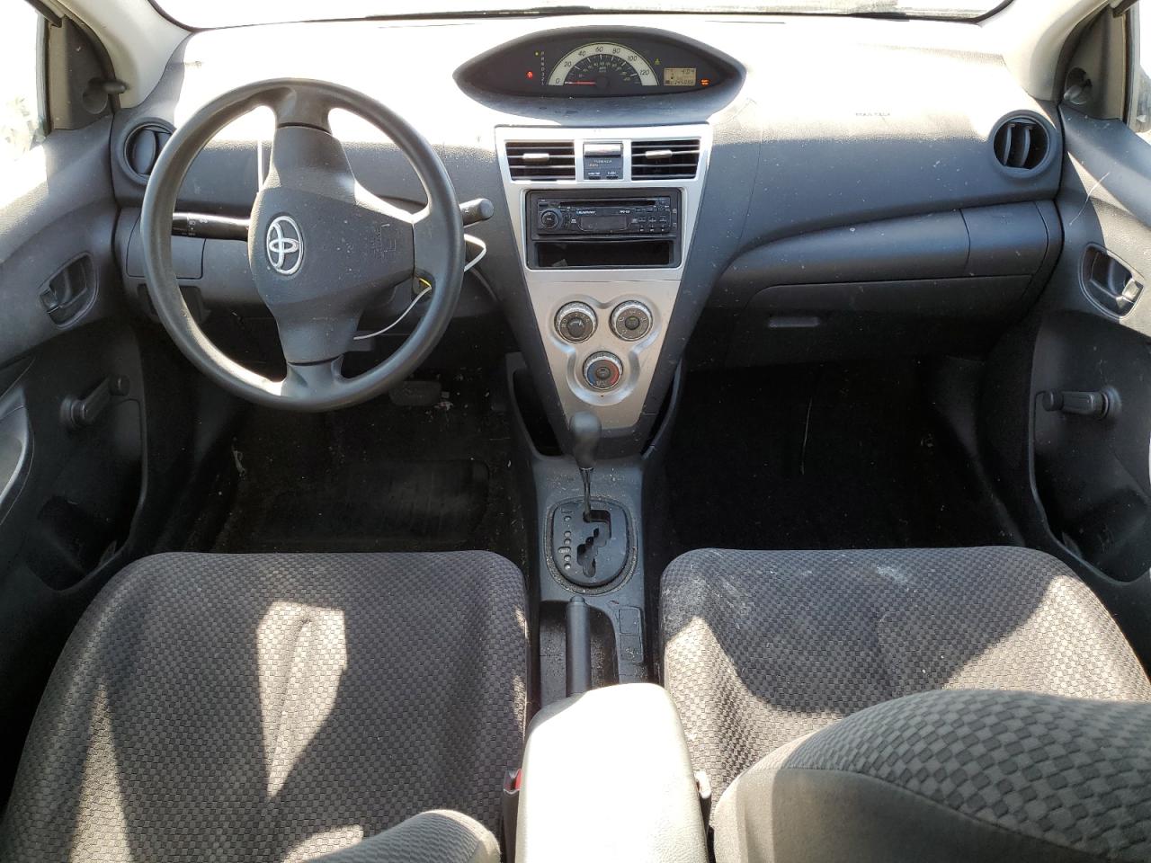 2008 Toyota Yaris VIN: JTDBT923381244162 Lot: 72028595