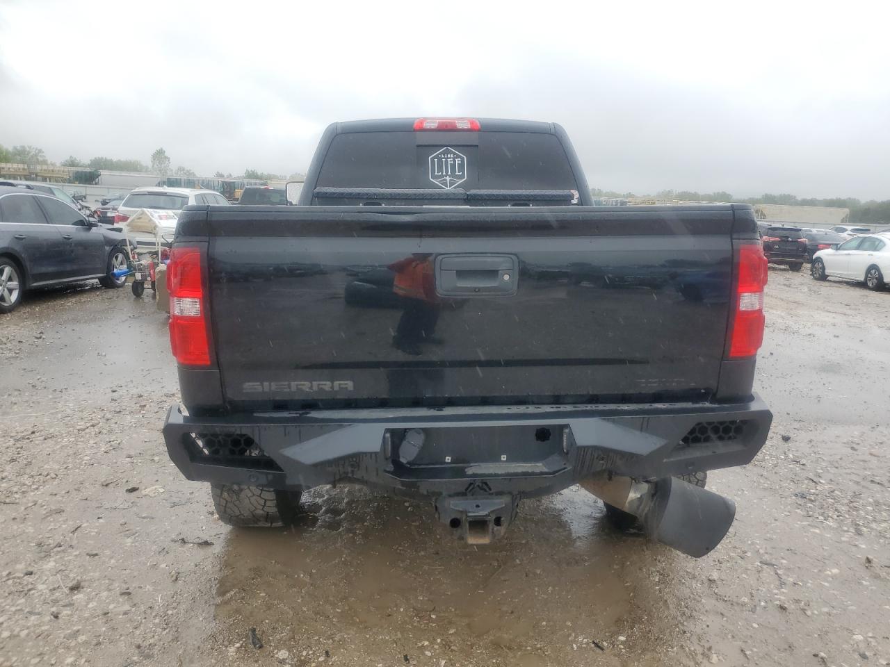 2017 GMC Sierra K2500 Denali VIN: 1GT12UEY2HF138796 Lot: 81577855