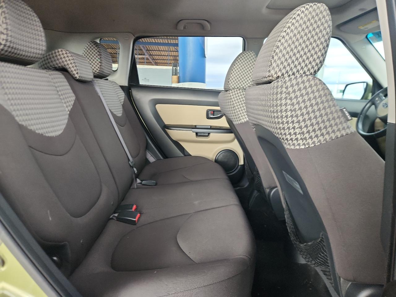 2011 Kia Soul + VIN: KNDJT2A24B7233073 Lot: 81406675