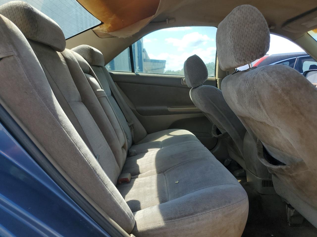 2004 Toyota Camry Le VIN: 4T1BF32KX4U570301 Lot: 71390505