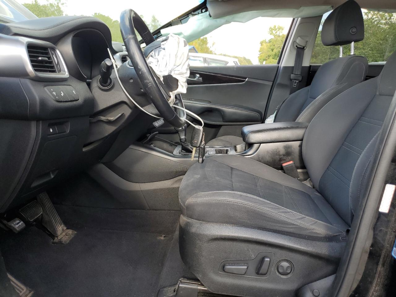 2019 Kia Sorento L VIN: 5XYPG4A38KG565281 Lot: 81644265